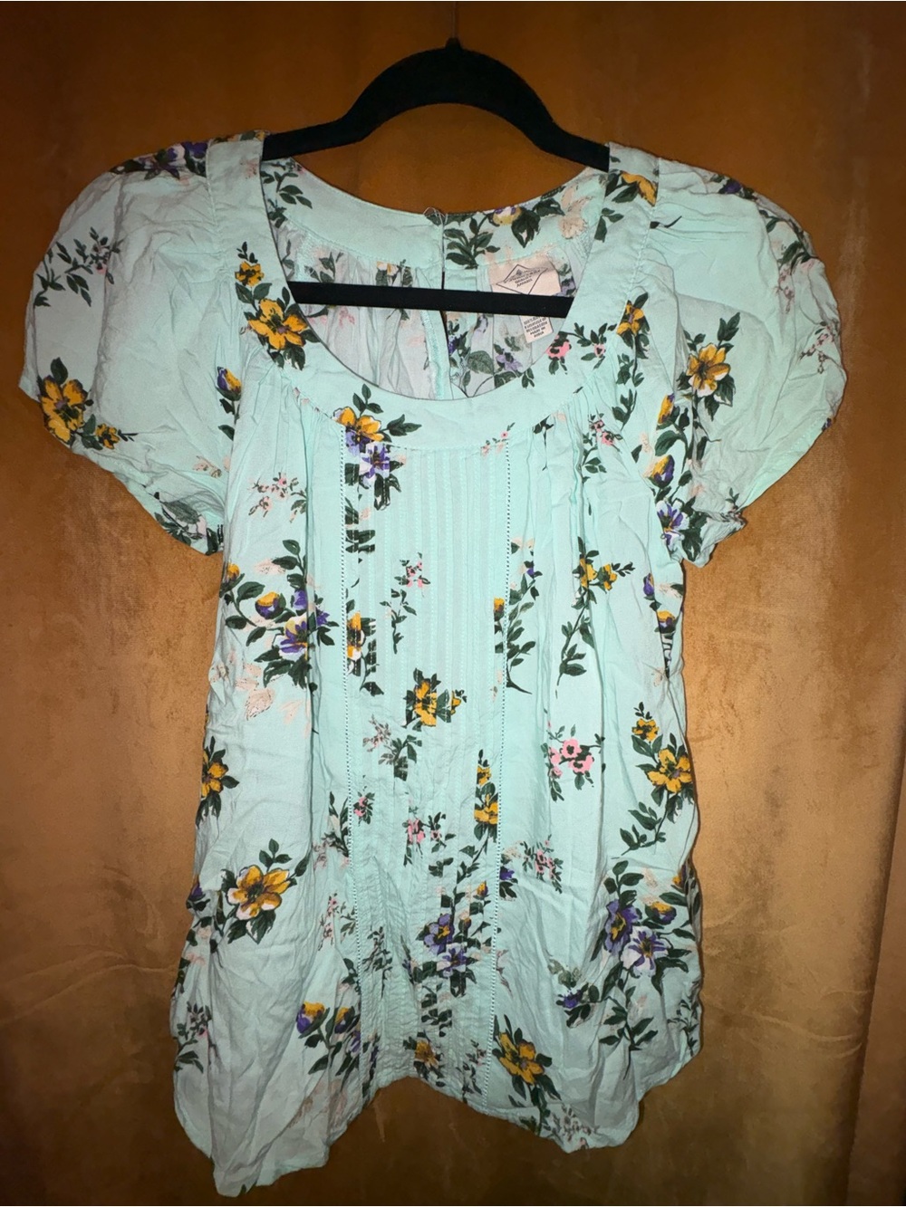 Floral Pintuck Short-Sleeve Blouse in Mint